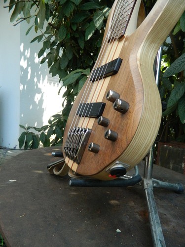 E-bass Ibanez BTB 675 NTF Urlaub von 2 bis18.8. - Bild 5 von 10