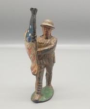 VINTAGE BARCLAY MANOIL LEAD TOY MILITARY SOLDIER MARCHING WITH FLAG USA