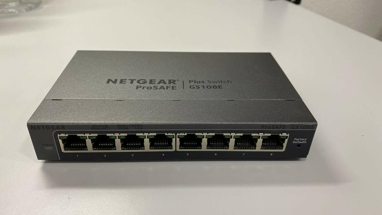 Netgear GS108Ev3 Smart Managed Plus Switch, 8 Porte Gigabit Ethernet, (m7e)