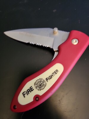 Rostfrei Red Fire Fighter Barracuda Knife w/Belt Clip Service Through Courage 
