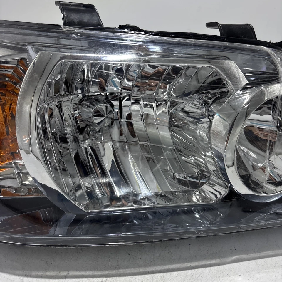 Farol dianteiro direito do passageiro Toyota Highlander 2004-2006 - Imagem 4 de 4