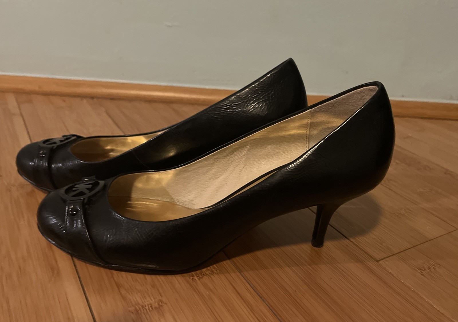 Michael Kors Fulton Mid Pump Size 6 1/2