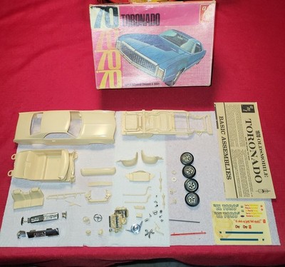 Vintage AMT 1970 Oldsmobile Toronado 1/25 Model Kit Partially Started Open Box