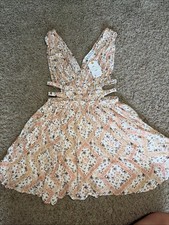 NWT Loveriche Women’s M V Neck Open Sides Lined Mini Floral Dress