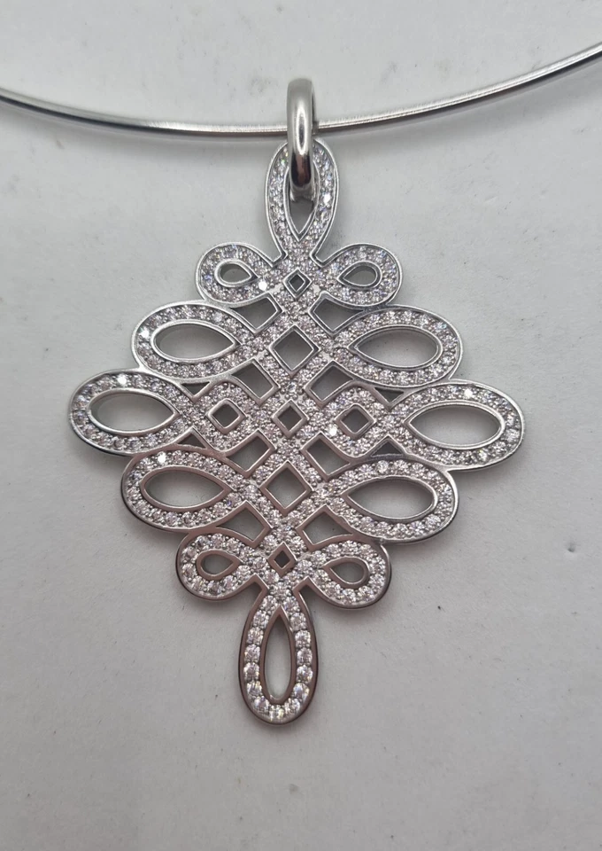 Girocollo elegante semirigido con grande ciondolo in argento pavettato sfilabile - Immagine 2 di 4