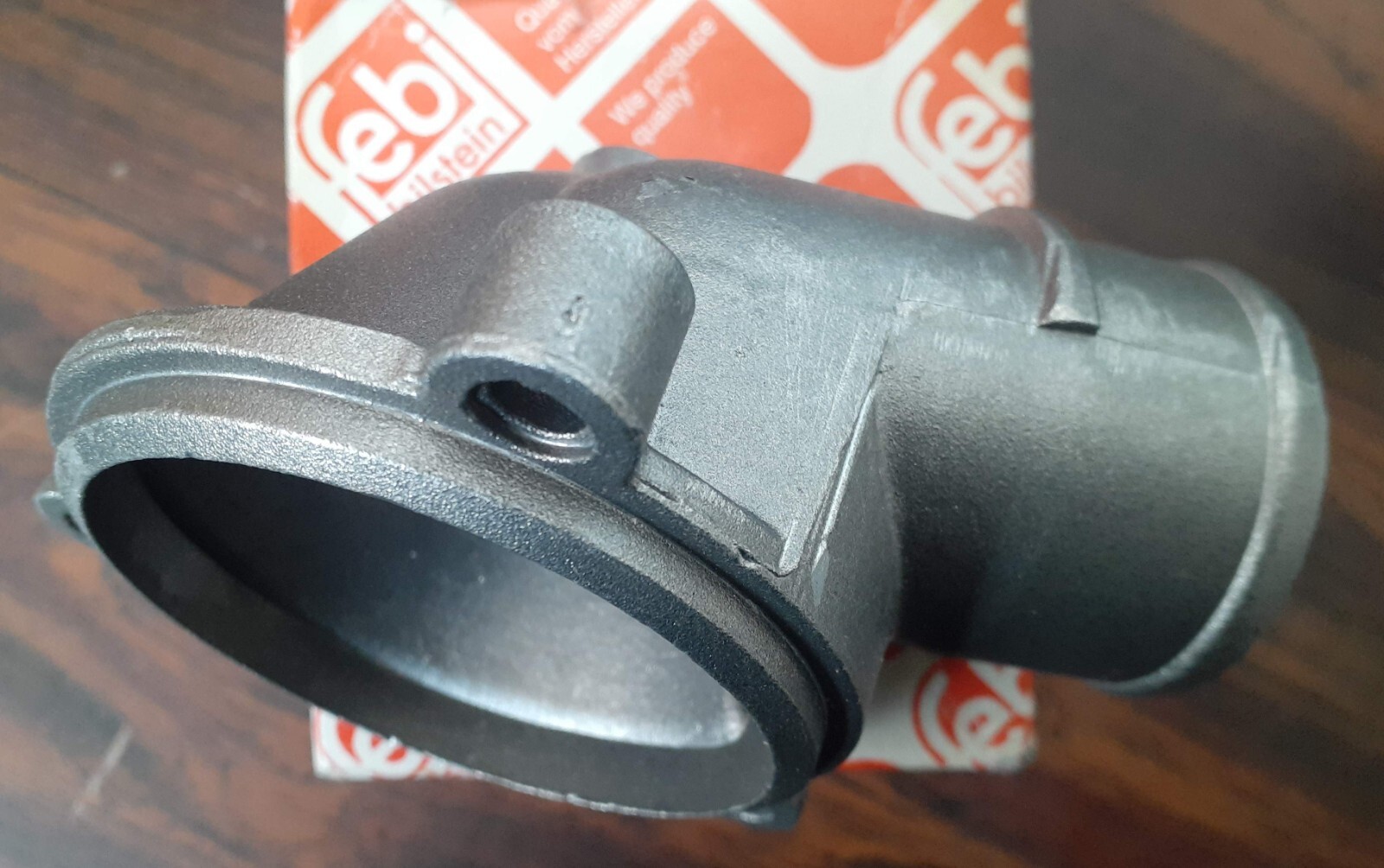 86-99 Mercedes 190 260 300 E CE TE C320 NEW Thermostat Cover/ Outlet  1032030774