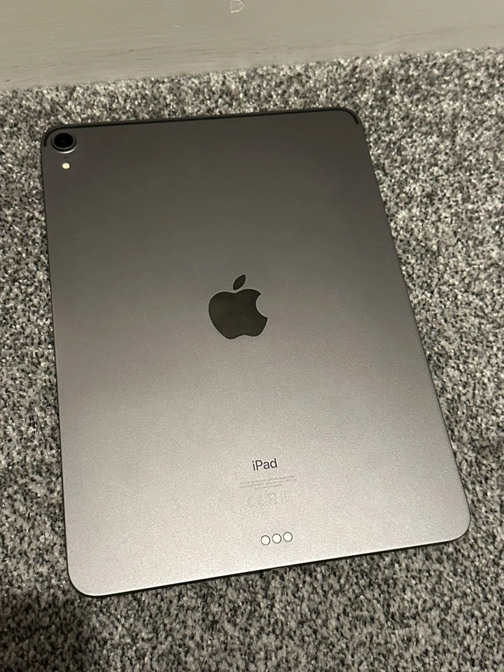 Apple iPad Pro 1st Gen 11" A1980 Space Grey Wi-Fi 64GB, Read Description - Image 2 of 4