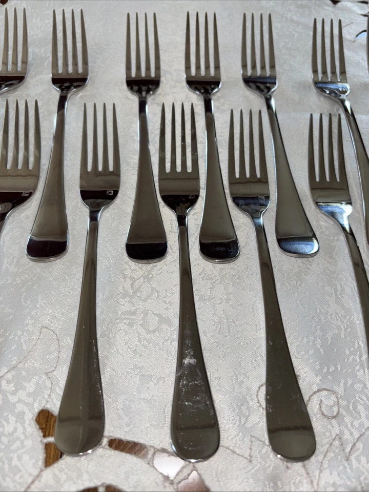 Tenedores de acero inoxidable brillante Cuisinart Elite TREVOUX 16 piezas CFE T20 8 cena/8 ensaladas Foto 2 de 4