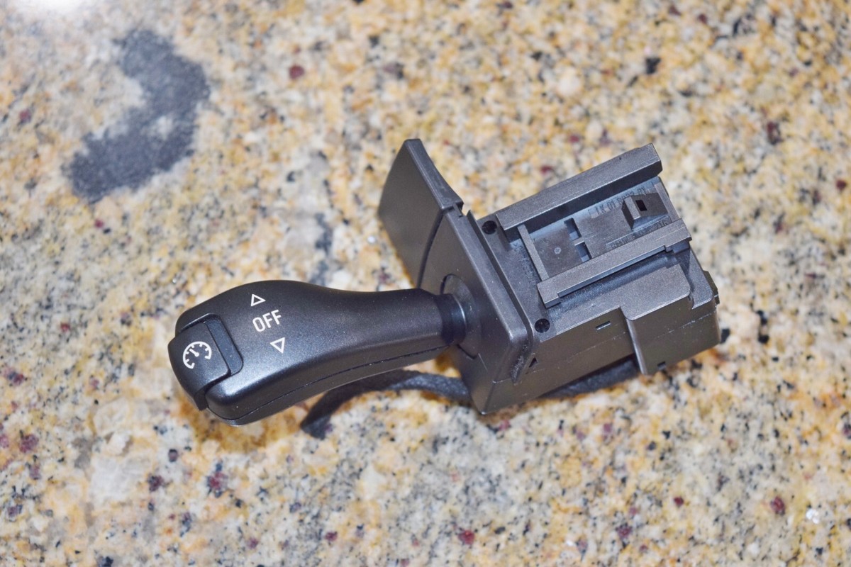 希少 BMW E85 オートクルーズコントロールスイッチ 2002-2008 BMW E85 E86 E46 Z4 M3 OEM Cruise Control Switch
