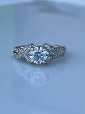 Round Cut Simulated Diamond Women's Gorgeous Fancy Ring In 14K White Gold Plated