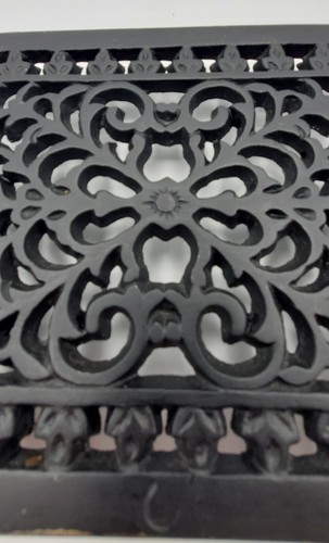 Enamelled Trivet Black Cast Iron V Heavy Solid. - Picture 7 of 14