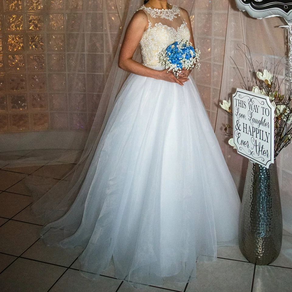 Alfred Angelo Signature Princess Style White Wedding Dress #2619 US Size 6 - Image 4 of 4