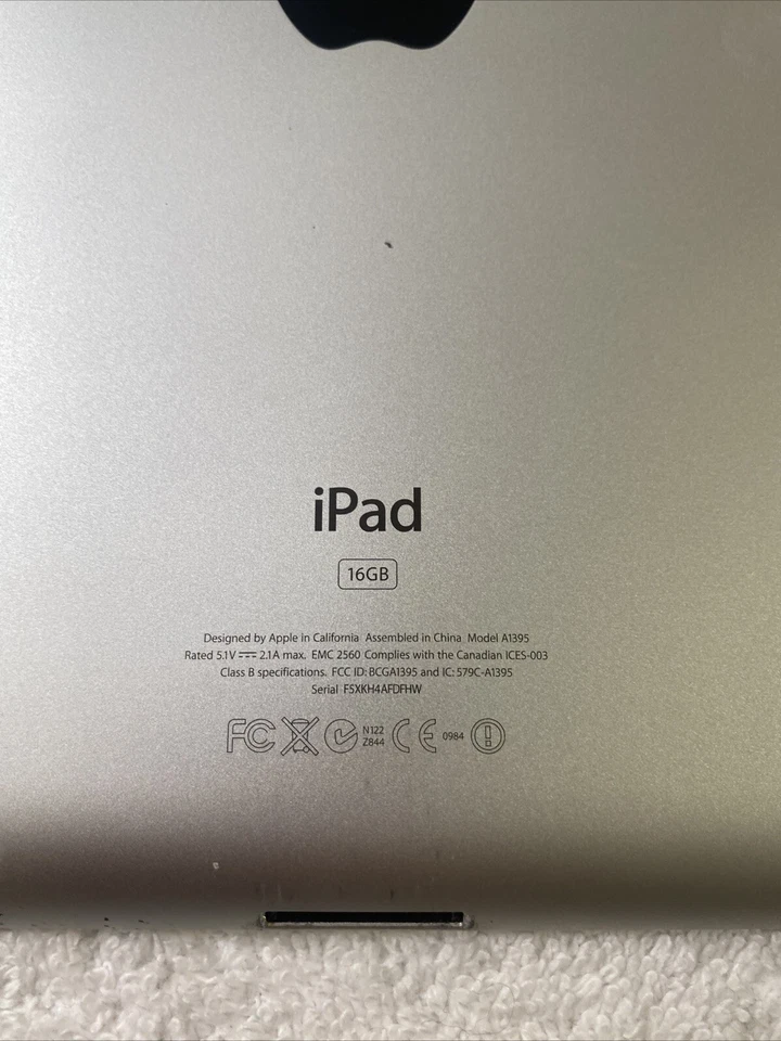 Apple iPad 2nd Gen Model A1395 9.7" 16 GB WiFi Black / Silver Tablet Locked - Image 4 of 4