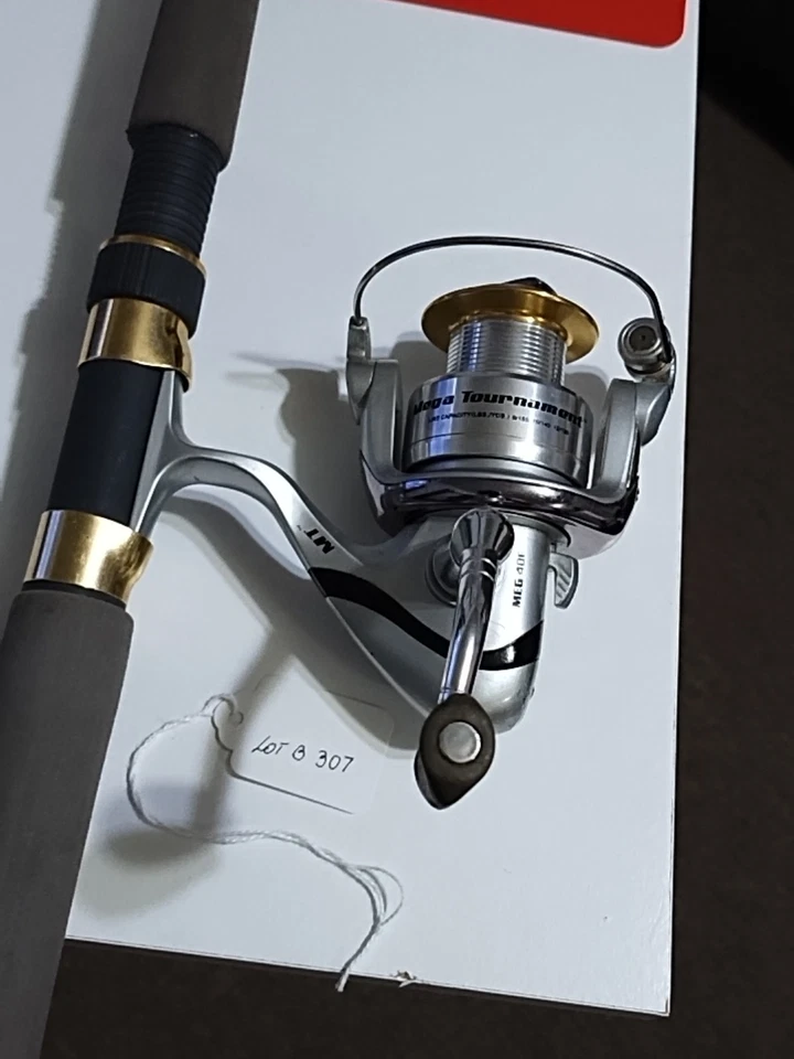 Spinning Fishing Rod Bass Pro 8'6" Med 12-25lb And Reel Mega Tournament - Image 2 of 4