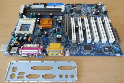 Gigabyte GA-6OXM7E Rev 2.0 Mainboard +Blende Intel Sockel 370 AGP PCI VGA* m838