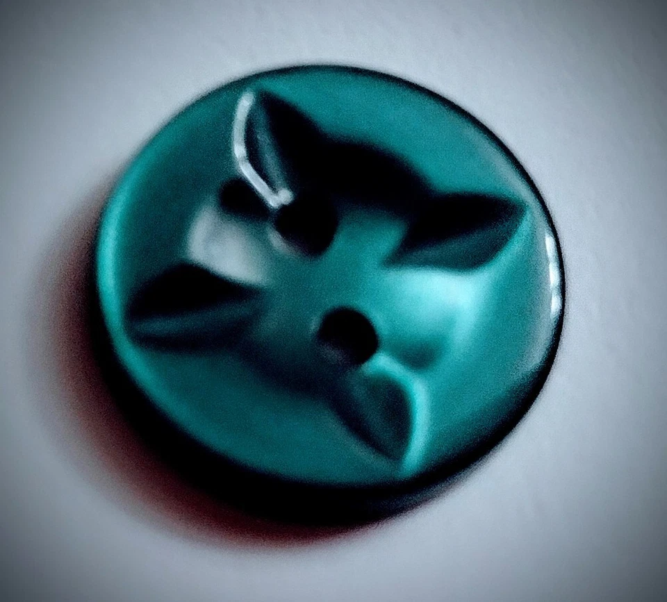 1/2" Spruce Green Star Design Craft/Clothing Buttons - Image 3 of 4