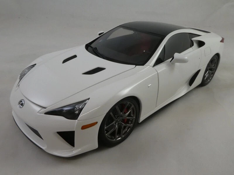 Autoart Lexus LFA Blanc Pur Carbone Noir 1/18 78851 - Photo 2/3