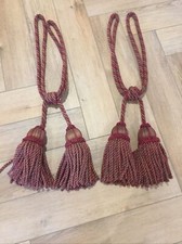 Para podwójnych ogromnych frędzli wiązanych pleców Zoffany czerwone i taupe brązowe - bardzo duże