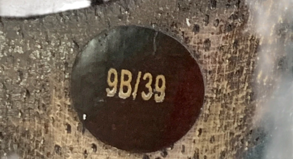 Zuecos 9B Vince Camuto de cuero rosa con tachuelas tacones de madera recorte floral Foto 3 de 4