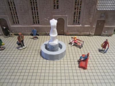 SP1087 Brunnen mit Statue Spur N