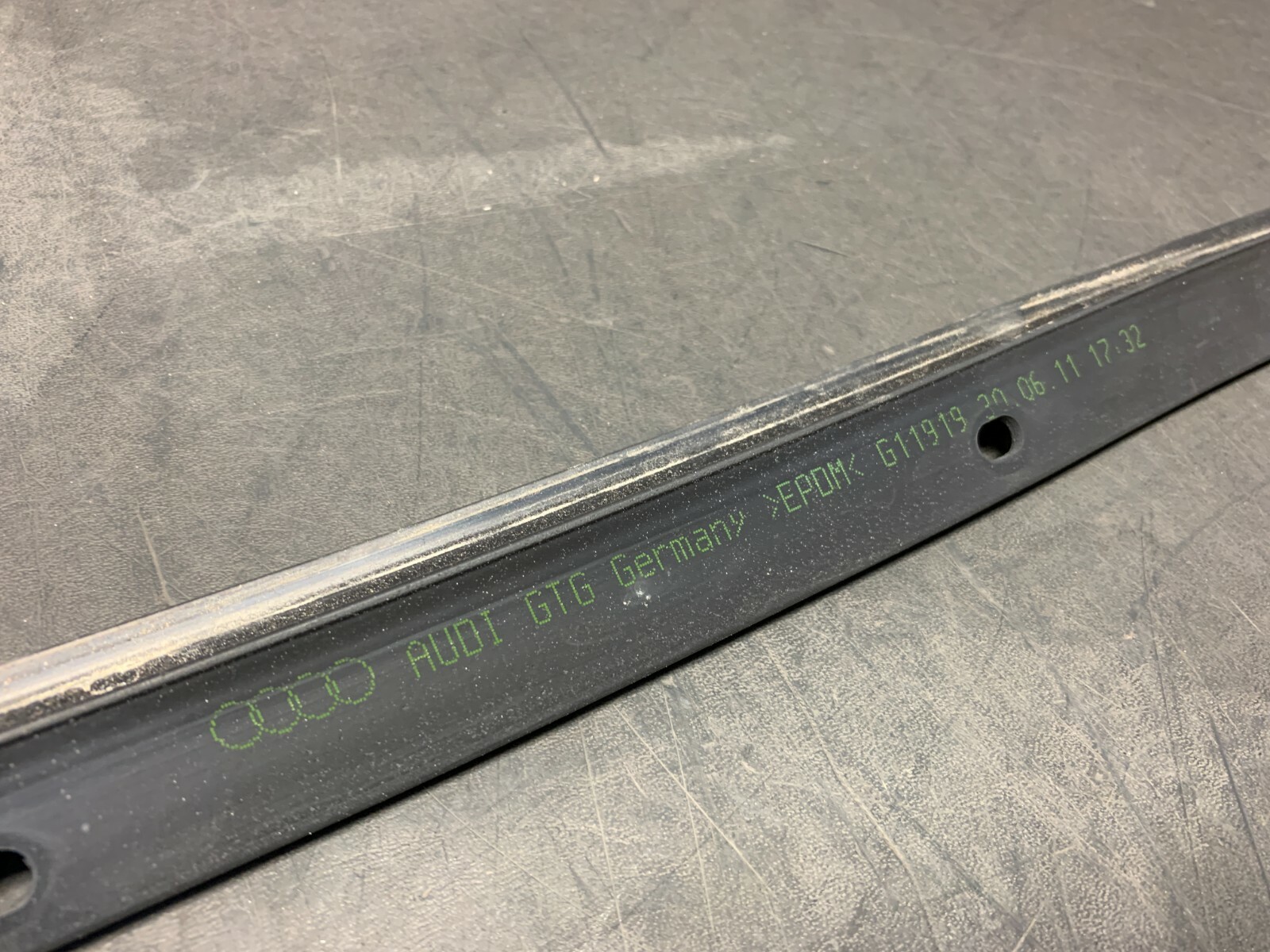 2012 AUDI R8 V10 GT OEM PASSENGER DOOR UPPER WEATHER STRIP TRIM MOULDING