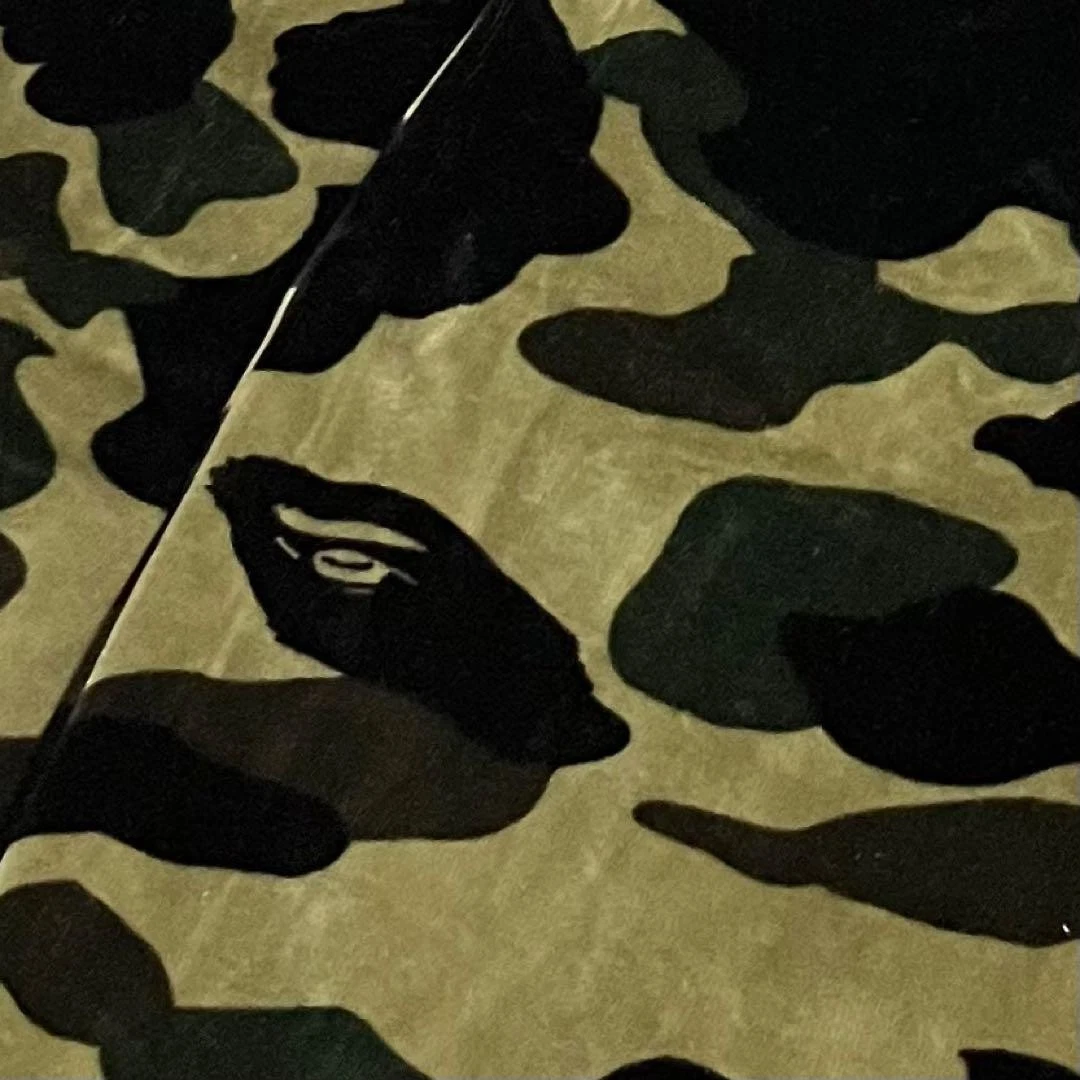 A BATHING APE (BAPE) Felpa con cappuccio A BATHING APE 24 carati in velluto modello mimetico con grande logo scimmia