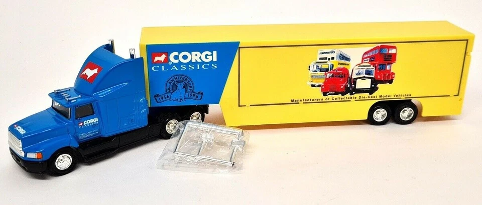 Corgi 31cms Truck American Style Mobile Roadshow Vehicle Blue Yel Diecast Truck - Image 3 of 4