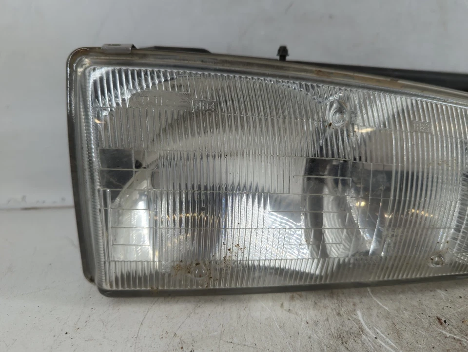 Faro luz derecha pasajero Chevrolet Lumina OEM ZUVO4 Foto 2 de 4