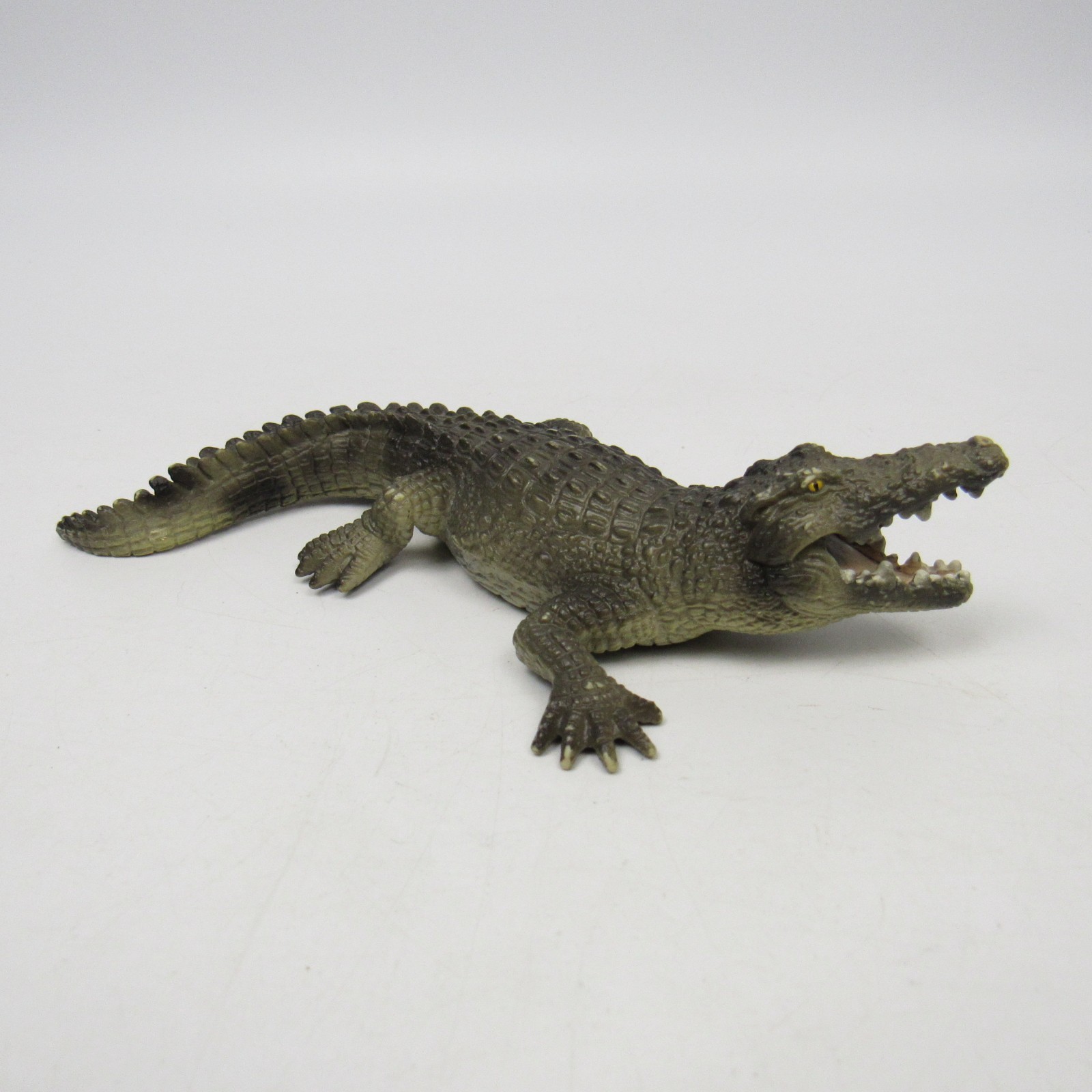 Schleich 2007 Alligator Crocodile Wildlife Animal Retired Swamp Figurine Toy