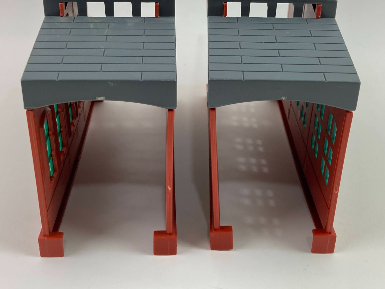 Set of 2 Engine Shed Station Tunnels Thomas & Friends TOMY Trackmaster 2004