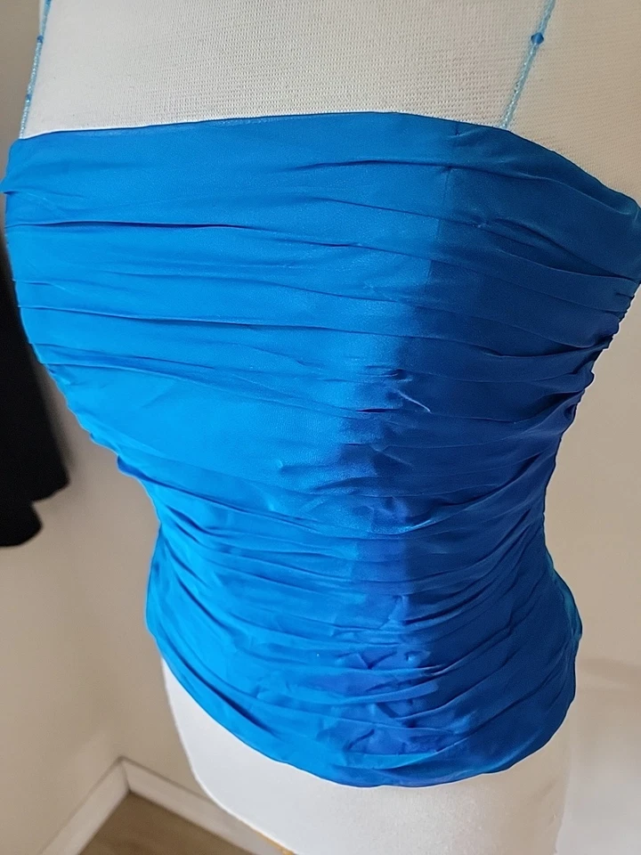 Corsé camisola de seda azul de colección azul con tonos morados correa de cuentas acanalada $199 Foto 3 de 4