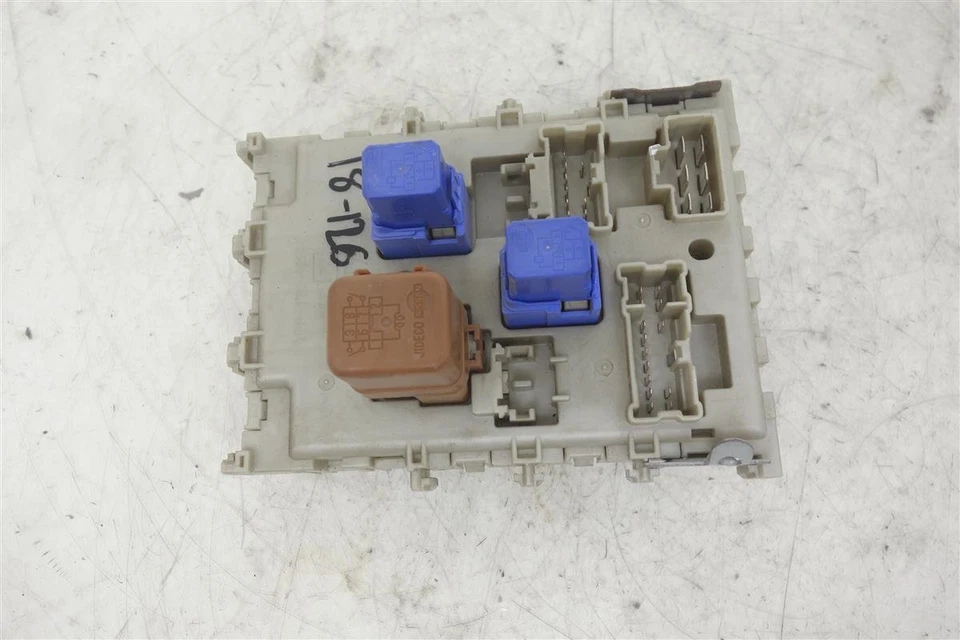 Nissan Máxima 2000-2003 cabina interior caja de fusibles 24350-3Y300 Foto 2 de 4