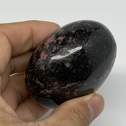 202.5g, 2.3"x2"x1.5", Rhodonite Palm-Stone Polished Reiki Madagascar,B12110 - Picture 6 of 10