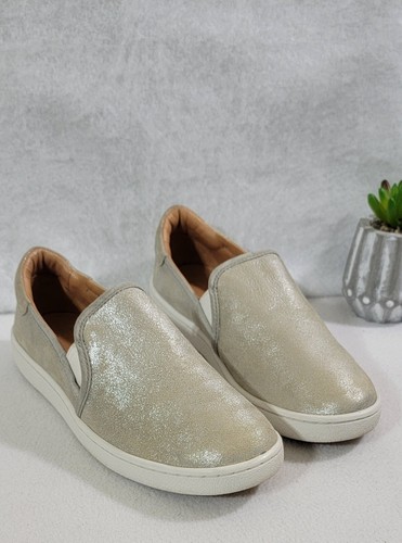 UGG Women's Silver Shimmer Slip On Flat Shoes Round Toe Leather Upper Size 8 - Picture 3 of 8