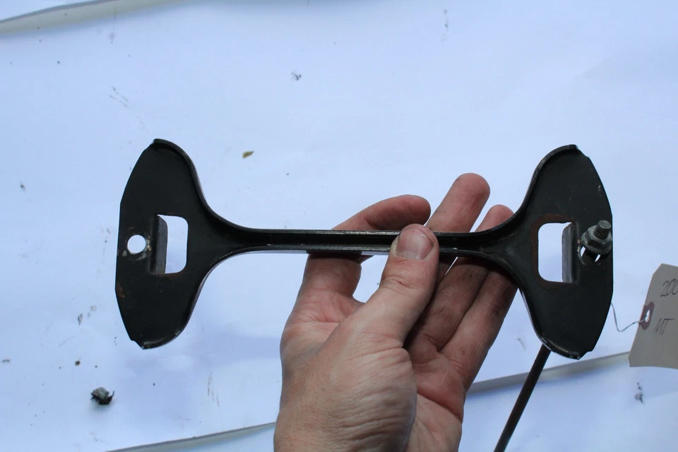 Subaru Impreza WRX STi 2005 soporte de soporte de amarre de batería Foto 3 de 4