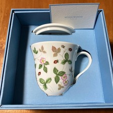Unused Wedgwood Wild Strawberry Mug with Lid, 300ml, From Japan, W/Box
