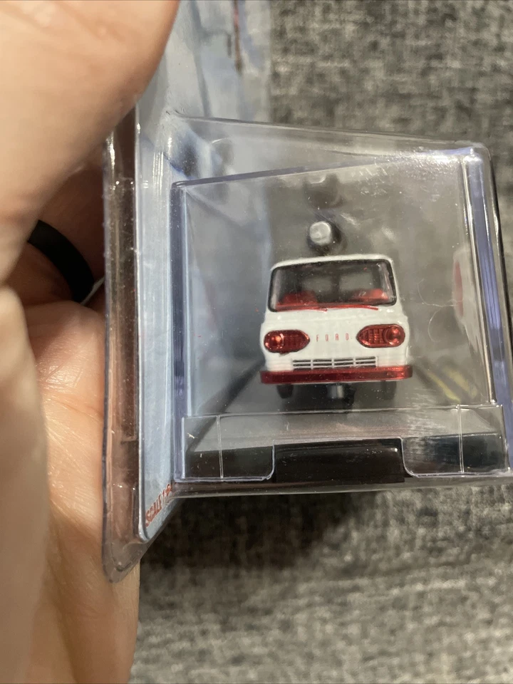 M2 Machines Coca Cola Series White 1965 Ford Econoline Delivery Van Chase - Image 4 of 4