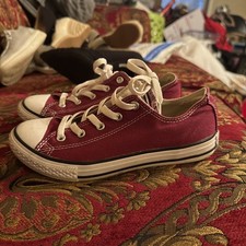 chuck taylor converse low top Girls Youth Size 3 Burgundy
