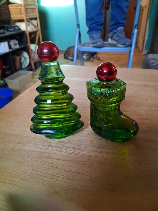 Lot Of 2 Vintage Avon Chridtmas Bottles Still Full 1970s  Great Shape Tree...