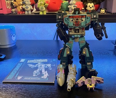 Hasbro Transformers Earthrise WFC Doubledealer w/Generations Selects Knok & Skar