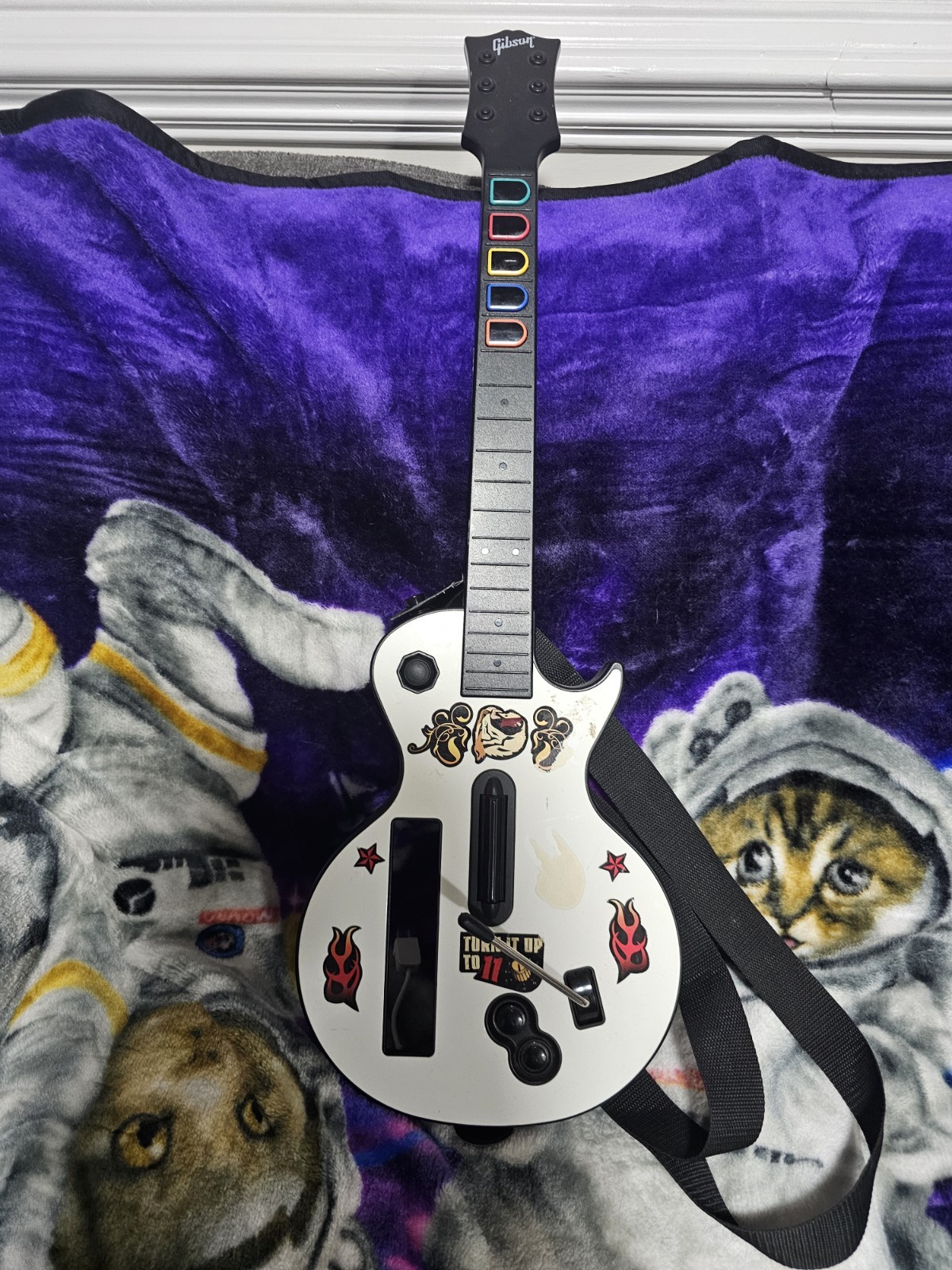 Nintendo Wii Guitar Hero Red Octane Gibson Les Paul Guitar w/ strap 95125.805