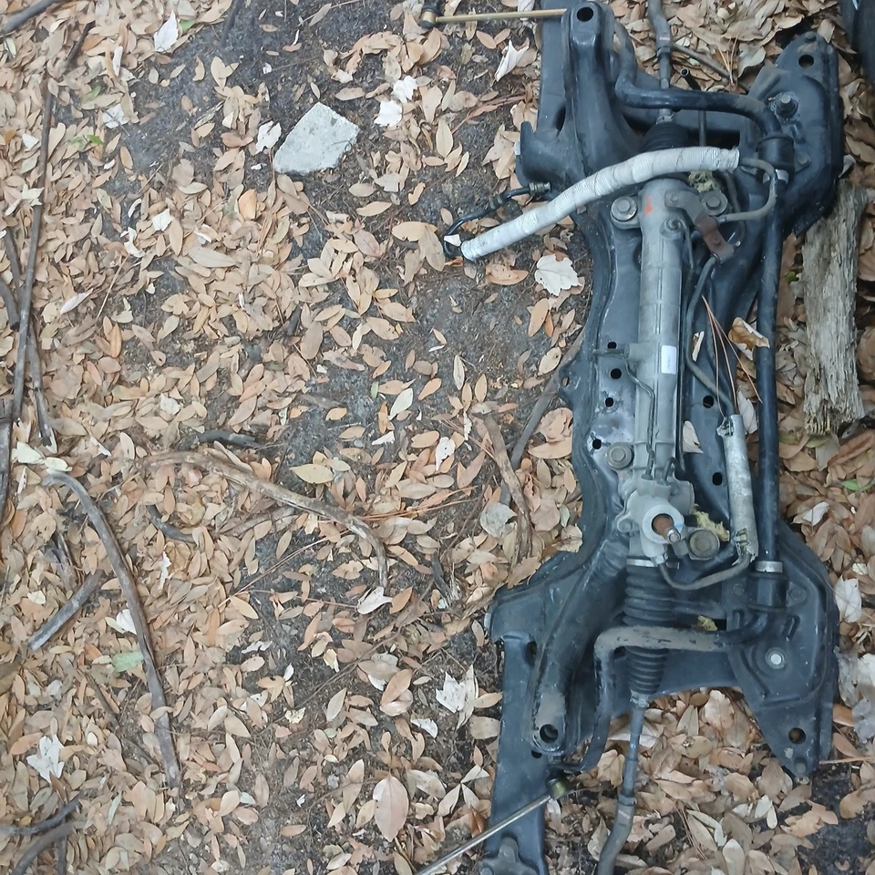 Subchasis de suspensión delantera TOYOTA COROLLA 2004 con engranaje de dirección y tirantes Foto 2 de 4