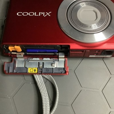 Nikon COOLPIX S200 7.1MP Red Camera 1GB SD Card Leather Case Wall