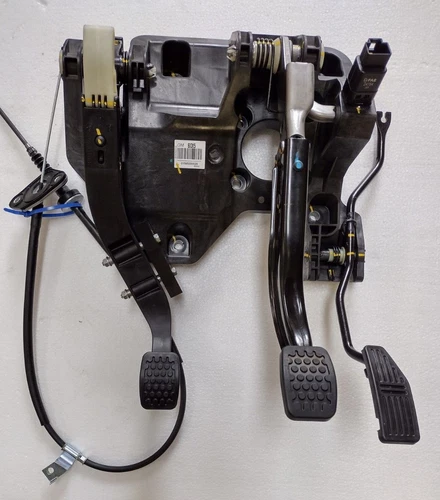 OEM CHEVROLET SPARK CLUTCH PEDAL BOX  &  CABLE 2010-2013 (NOT ELECTRIC THROTTLE)