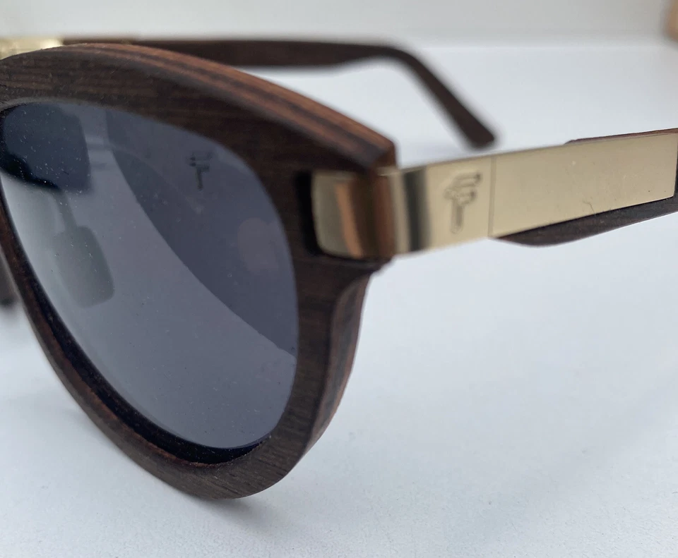 Gafas de sol de madera hechas a mano Fento Fento diseño Lega para mujer Foto 2 de 4