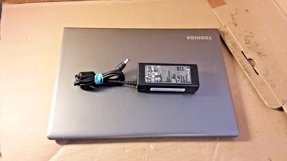 Toshiba Portege Z30 256 GB HDD Core i5 12GB RAM 13.3" Laptop PT241E-006006EN - Image 4 of 4