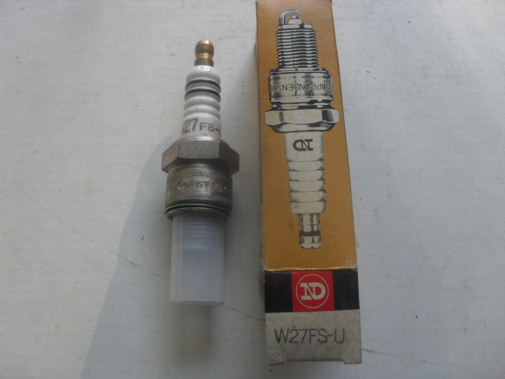 NOS NEW GENUINE DENSO NIPPONDENSO 4052 W27FS-U SPARK PLUG NGK B9HS AUTOLITE 411