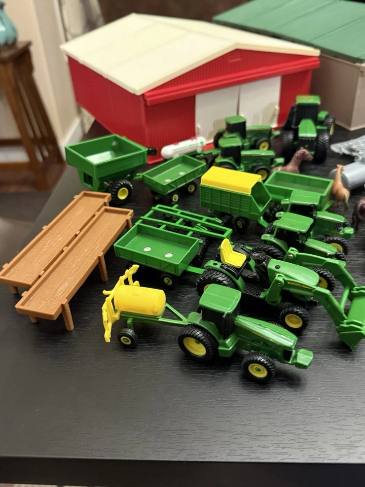 MASSIVE VTG ERTL FARM COUNTRY LOT Garage/Stables/Barn/Shop/Animals/Family - Image 2 of 4