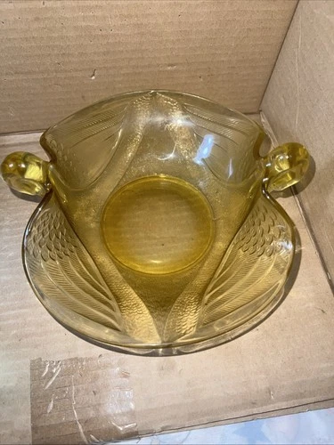 Vintage 1930s Fenton Pale Amber Yellow Pressed Glass Detailed Double Swan