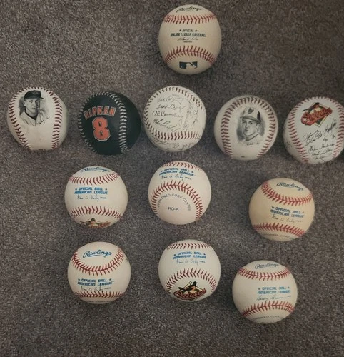 Autographed Baseball Lot: 12 MLB Signed Balls on Official Major League Baseballs